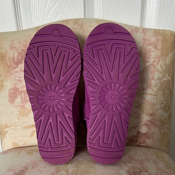 UGG Ultra Mini Classic Boot (Women) Size 8 - Picture 5 of 8